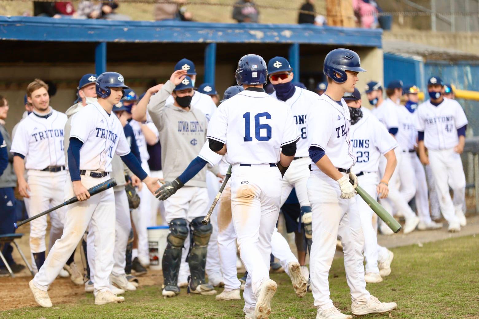 Tritons keep momentum going with sweep