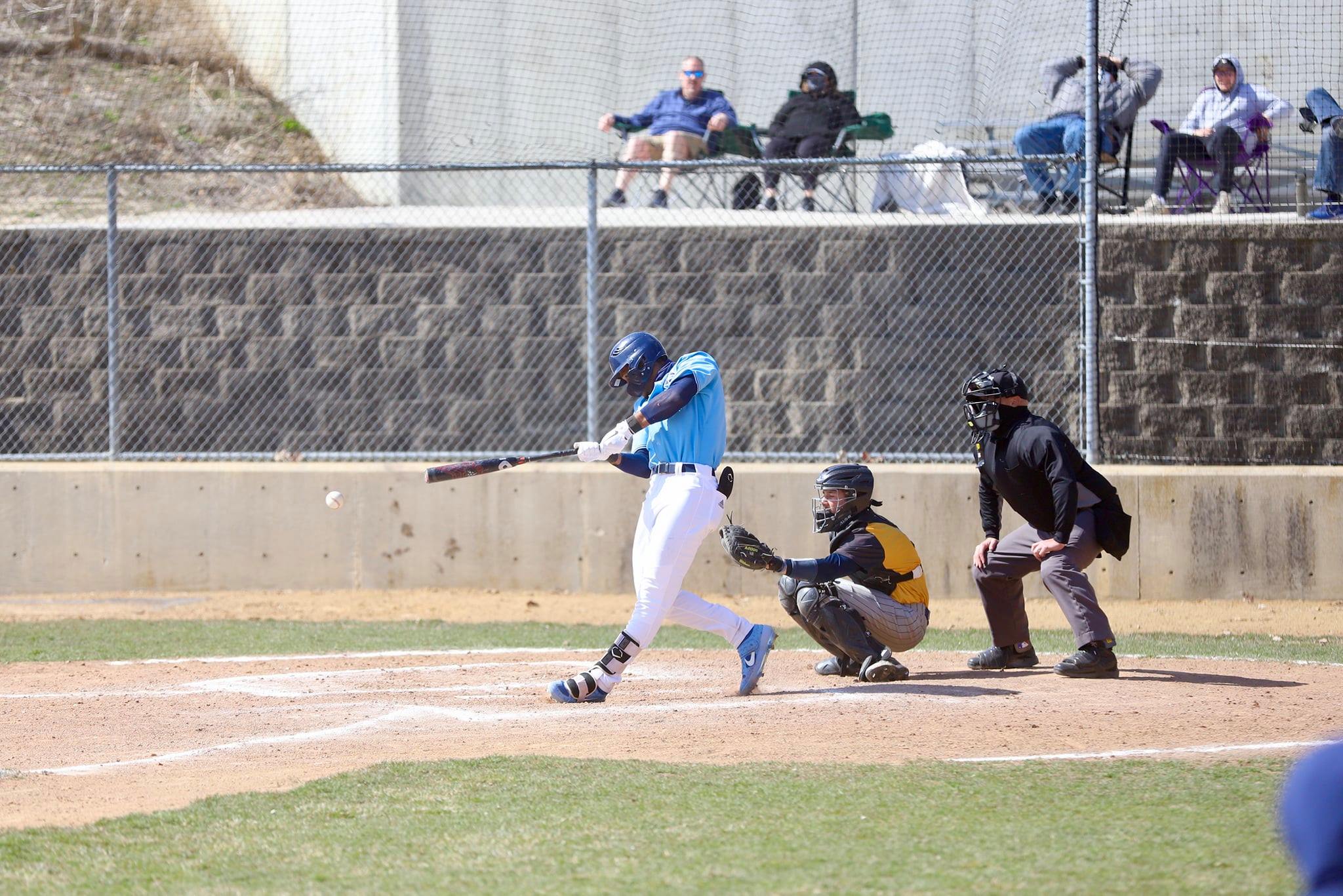 Strong pitching helps Iowa Central sweep