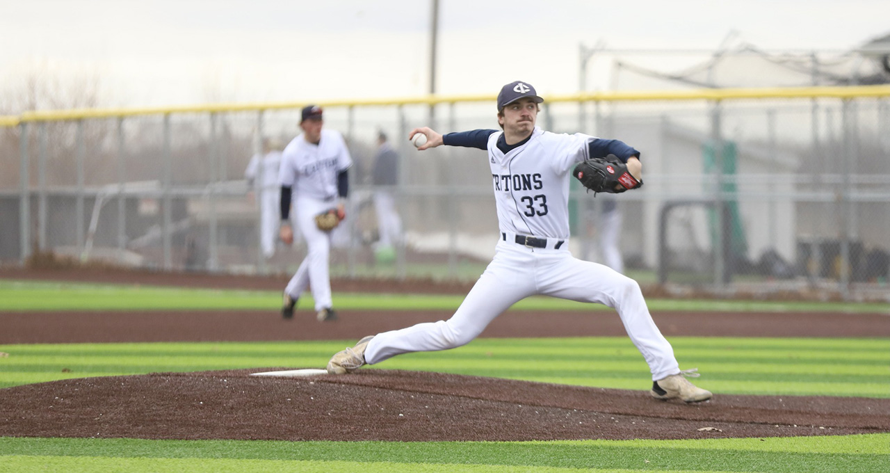 Hunter Frost pitched a win for Iowa Central 