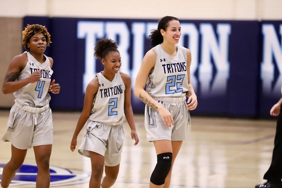 Tritons pick up road victory