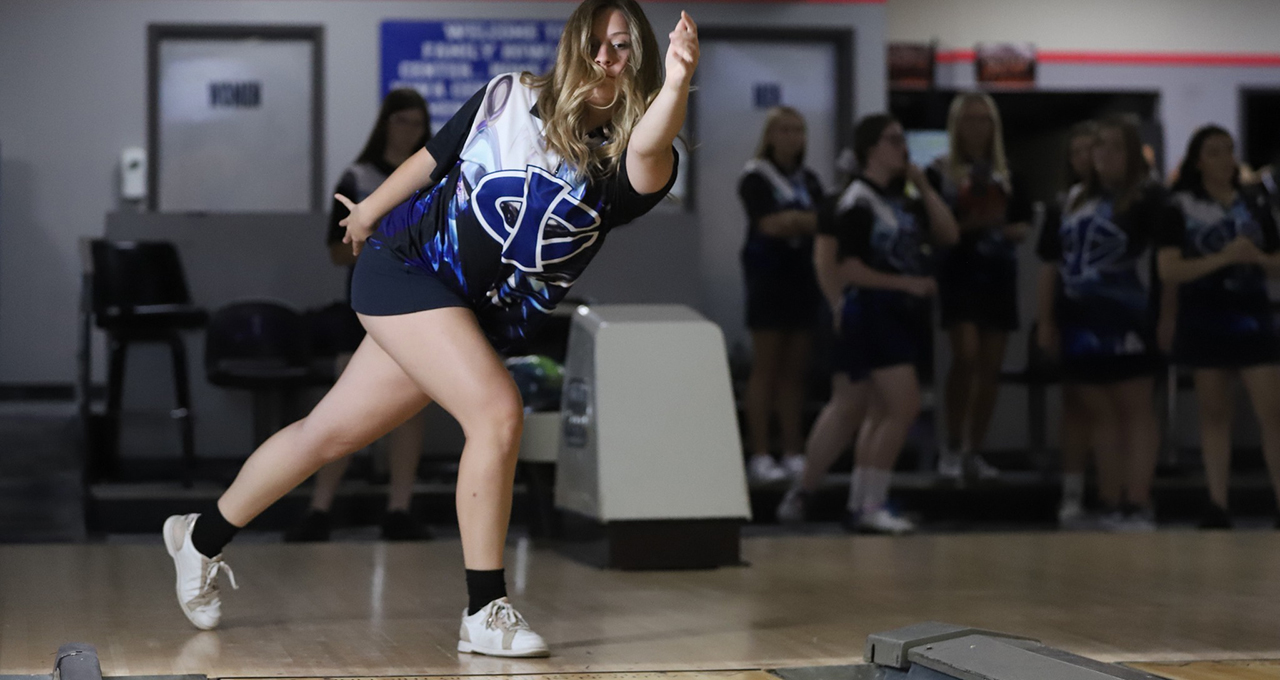Maeci Willamson was named Athlete of the Week in women's bowling. 
