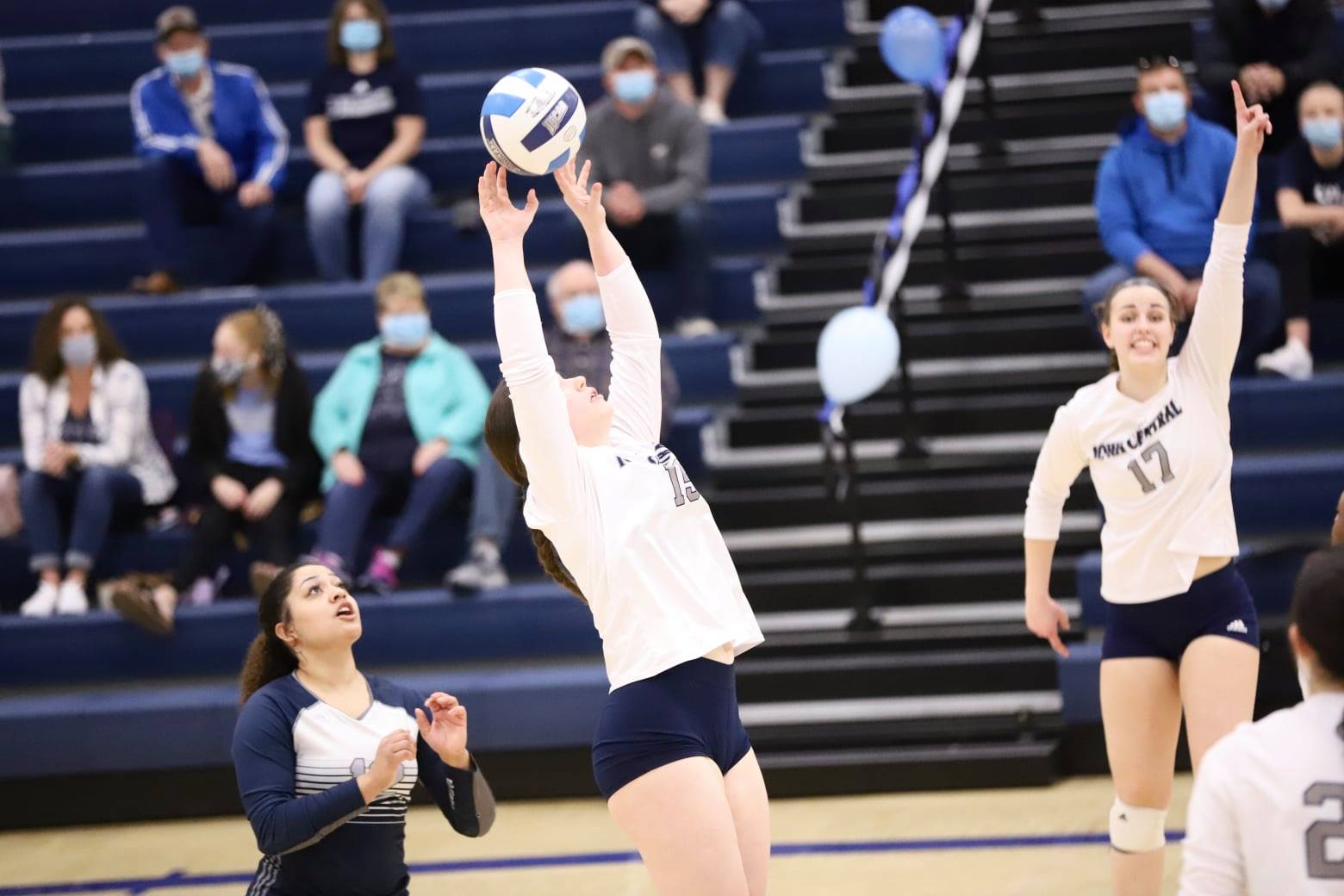 Tritons complete regular season with sweep